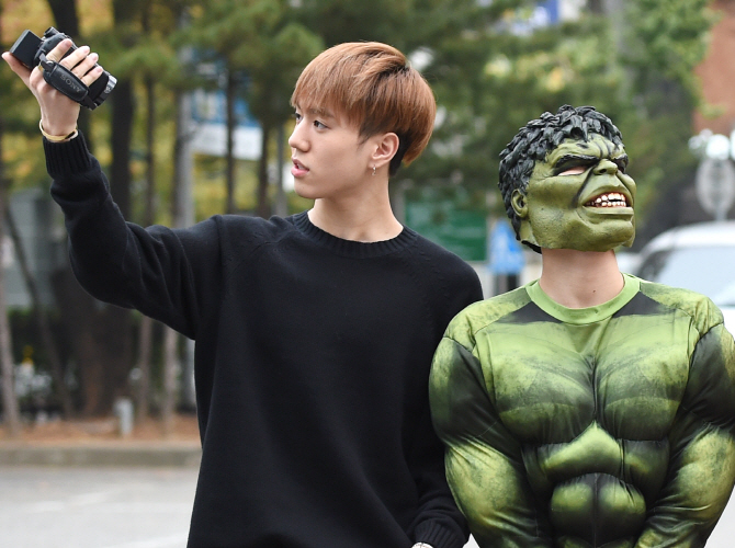 갓세븐 유겸, '헐크 영재를 카메라에~'