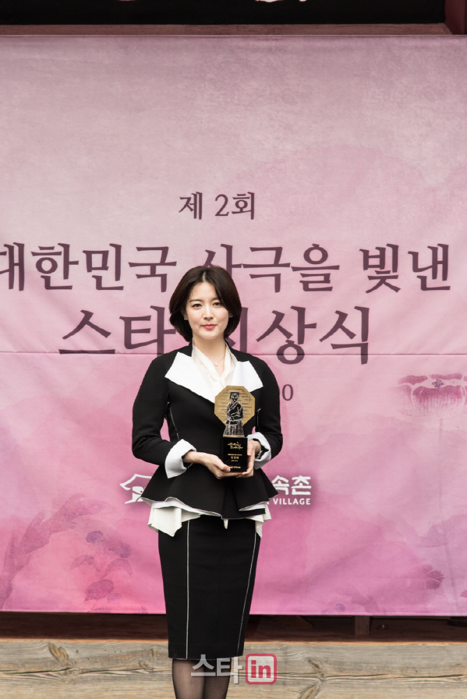 [포토]이영애, 한국민속촌 ‘대한민국 사극을 빛낸 스타’ 수상!
