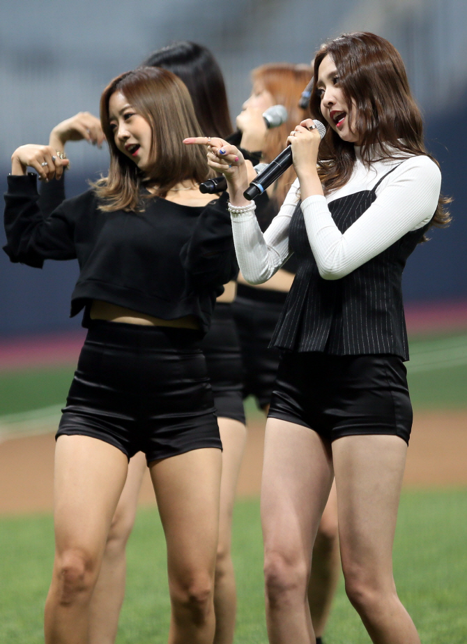 [포토]베스티 '2015 서울 슈퍼시리즈' 축하공연