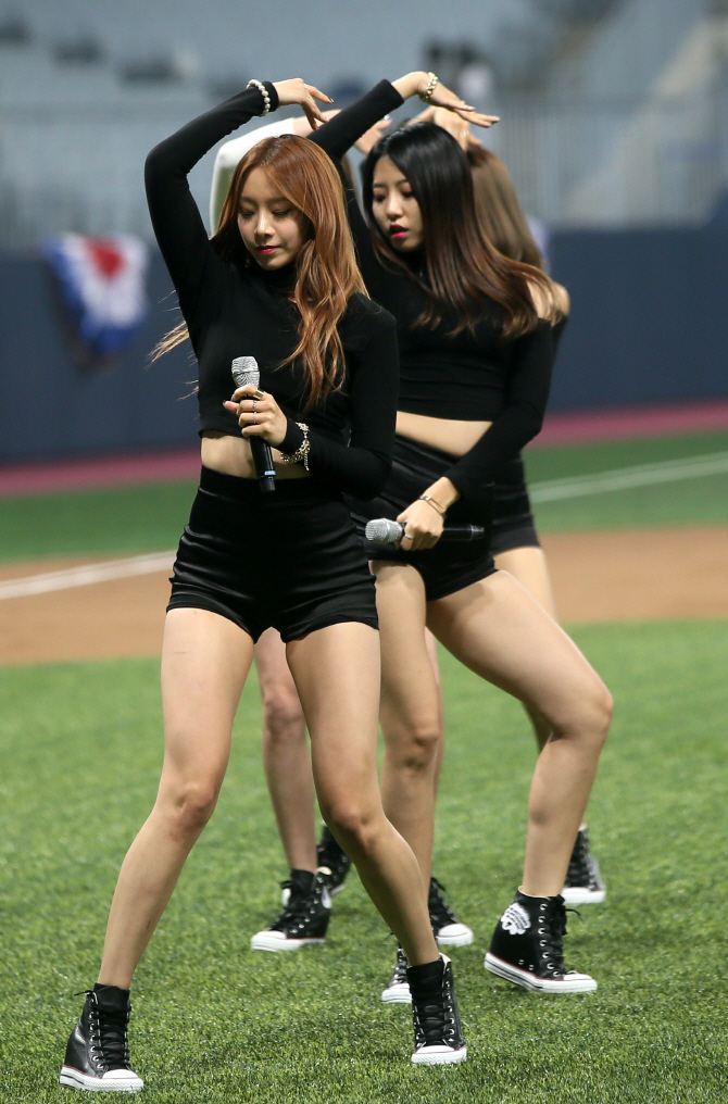 [포토]베스티 '2015 서울 슈퍼시리즈' 축하공연