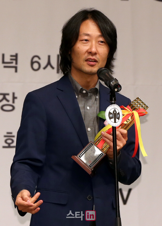 [포토]제 35회 한국영화평론가협회상(영평상) 음악상에 방준석 음악감독