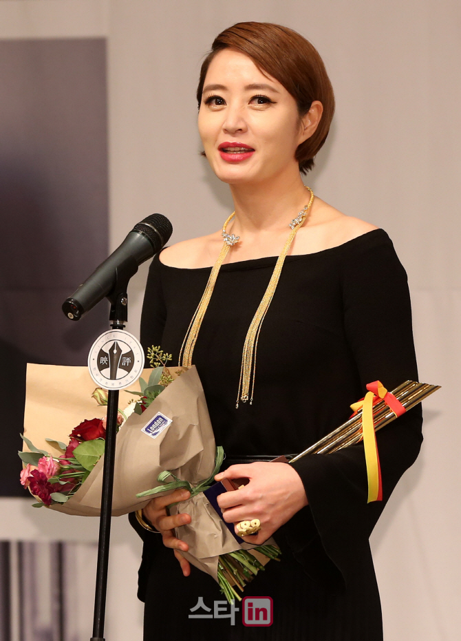 [포토]김혜수,  "느리고 더뎌도 앞으로 나아가겠다"