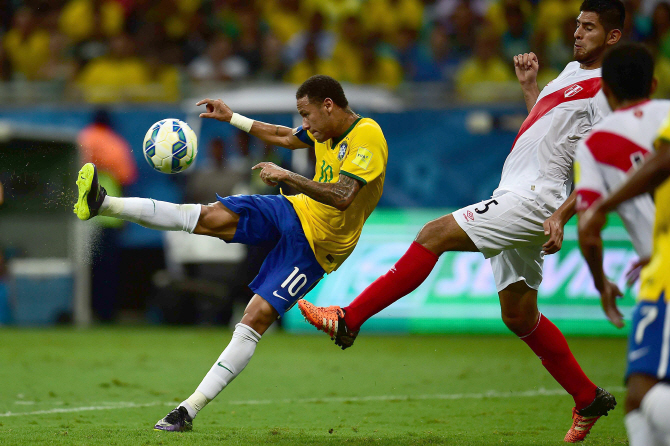 [포토] 브라질 vs 페루, 네이마르 다 실바의 중거리 발리 슛