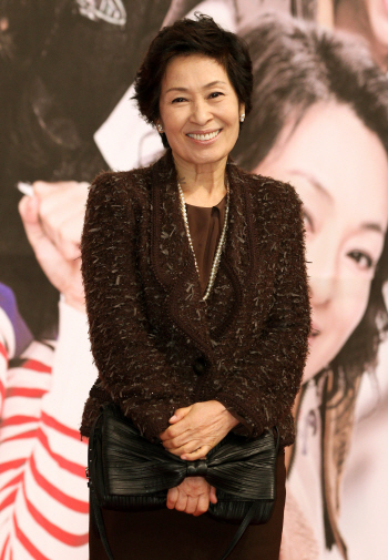 김혜자 측 “약속해놓고 촬영 당일 연락 없어” 대종상 끊임없는 잡음