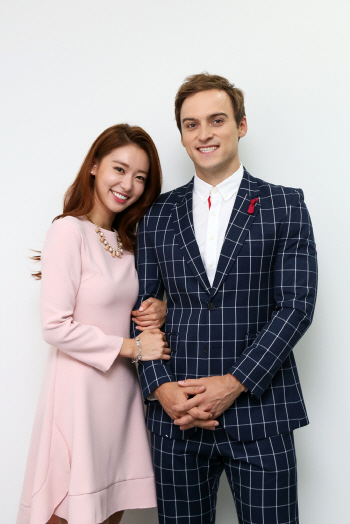 '기욤 씨, 테이블 밑으로 송민서 손 잡은거 다 봤어요'