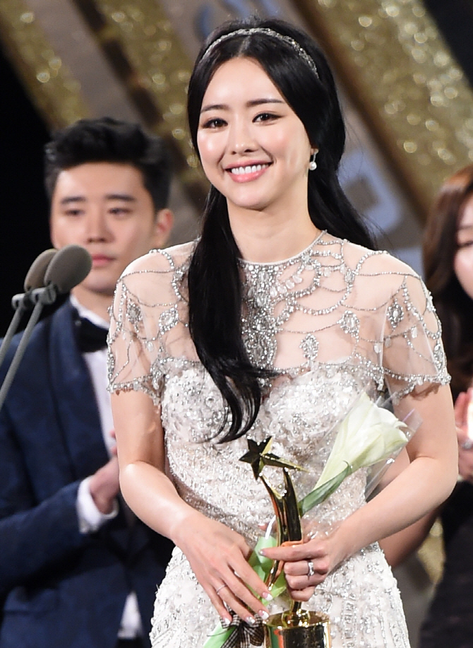 홍수아, APAN 한류상,,,'국내서도 연기 하고파~'