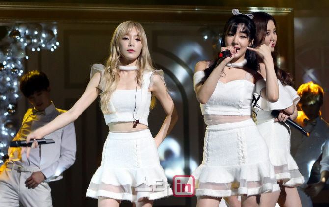 [포토]태티서, '복근 살짝 드러낸 요정들'