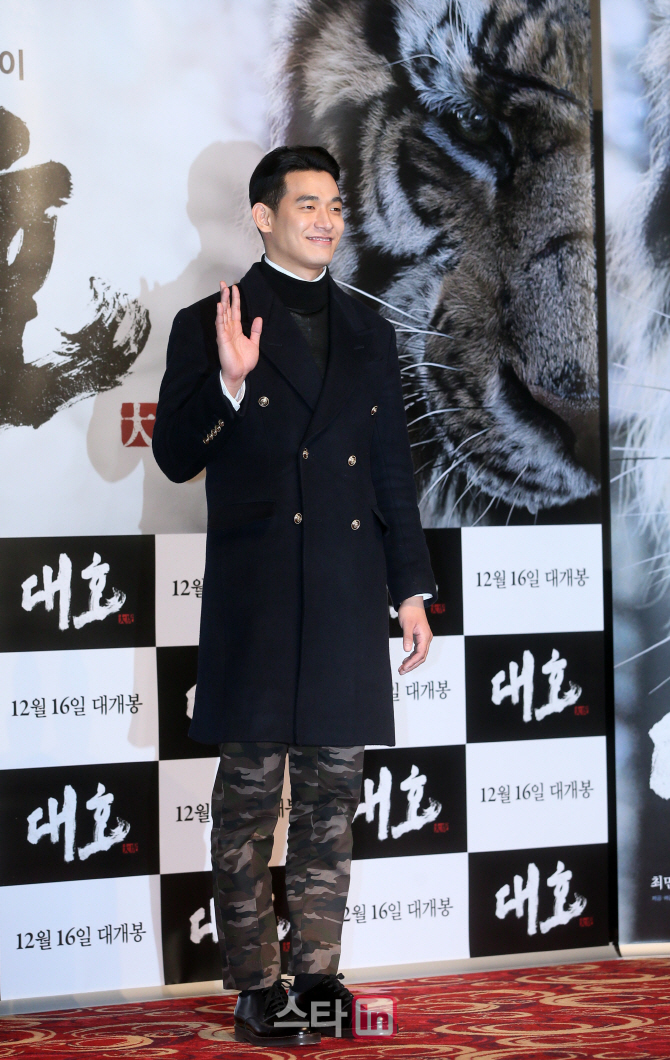 [포토]정석원 '대호로 인사드려요'