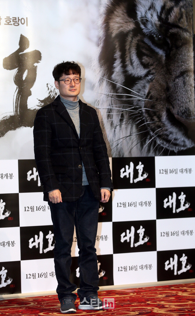 [포토]포즈 취하는 박훈정 감독