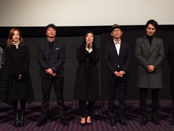 라미란, '히말라야' 무대인사 도중 눈물 '울컥'
