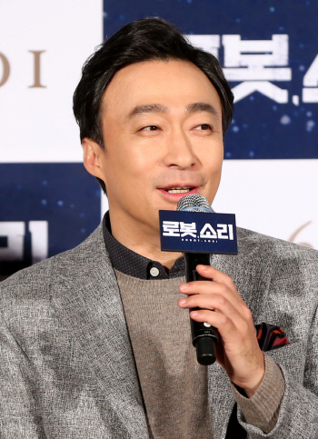 '로봇, 소리' 이성민 "류준열 '응팔' 인기 예감, 모른 척 하면 안돼" 폭소