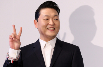 싸이, 英 BBC 인터뷰 "'강남스타일' 행복한 트로피 같다"
