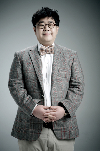 조영수, 대중가요부터 군가까지…'멀티플레이어 작곡가' 우뚝