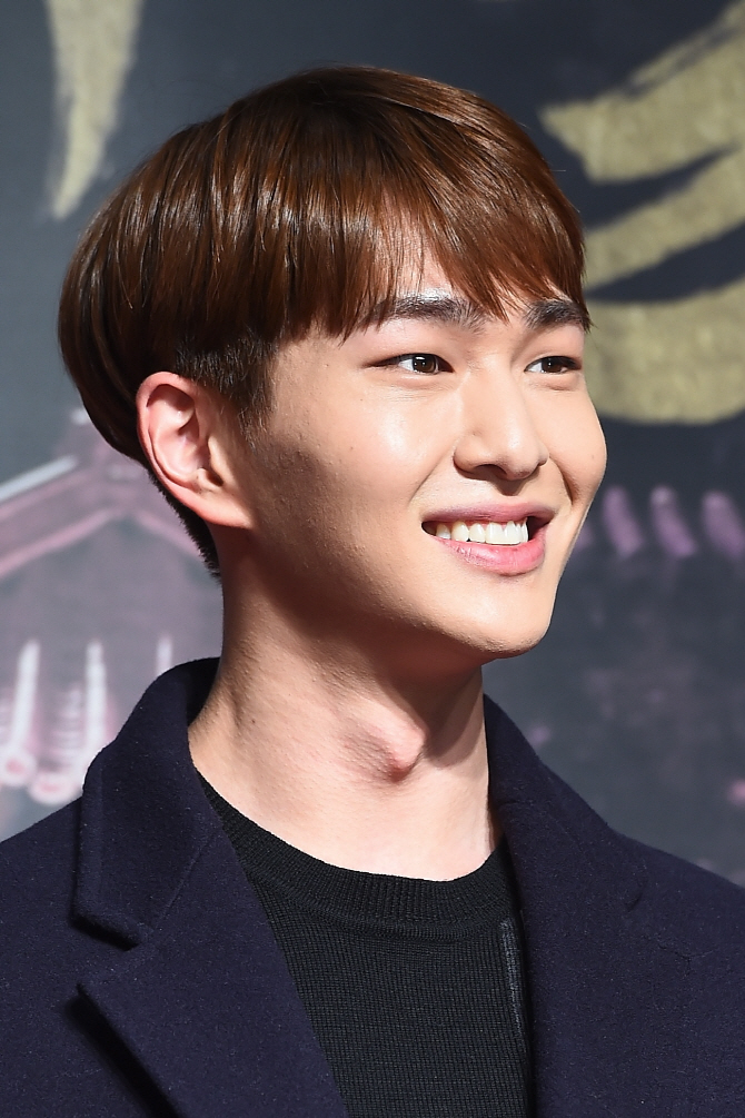 샤이니 온유, 점점 더 어려지는 외모