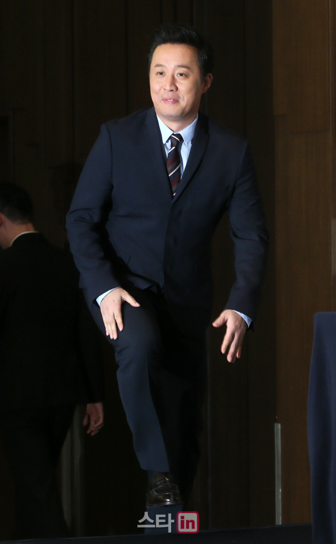[포토]정준하 '늦었습니다'