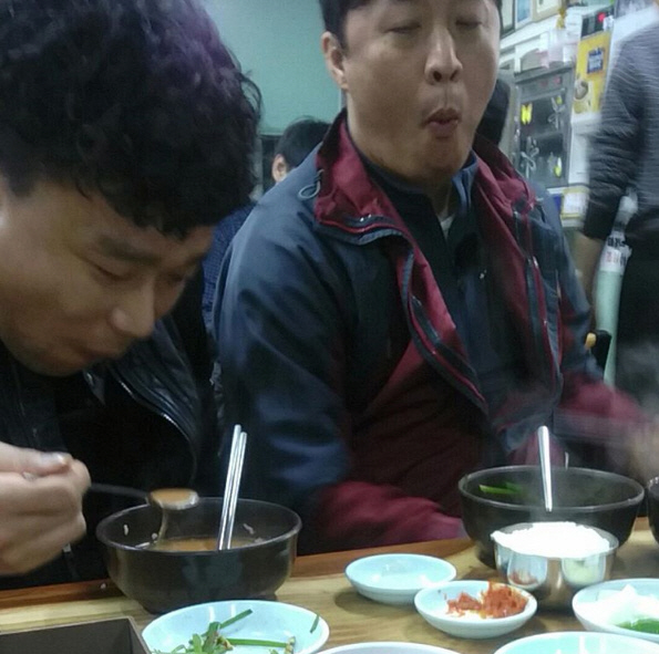 [포토]'무한도전 추격전' 식신의 돼지국밥 즐기는 법