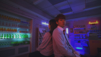 지코 '너는 나 나는 너' 티저서 이호정과 연기 호흡