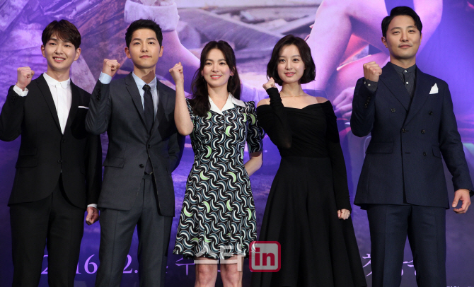 [포토]온유-송중기-송혜교-김지원-진구 '최고의 비주얼 멤버들'