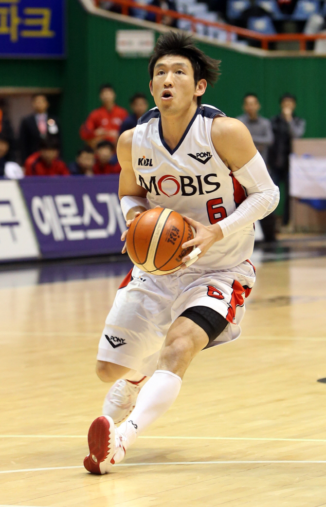 양동근, 통산 4번째 정규시즌 MVP...1표 차로 전태풍 제쳐(재송)