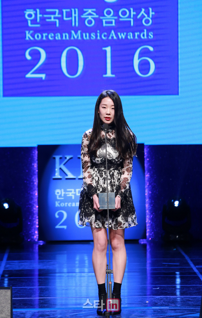 [포토]김사월 '2년 연속 최우수 포크 음반상 수상'