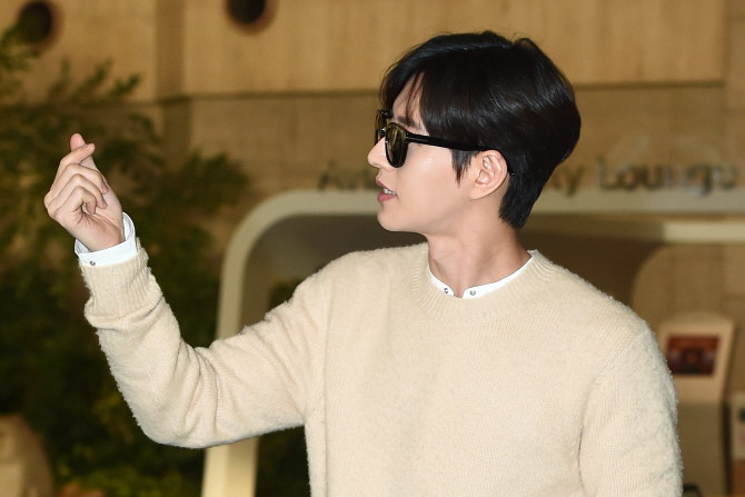 박해진, '팬들에게 미니하트 발사'