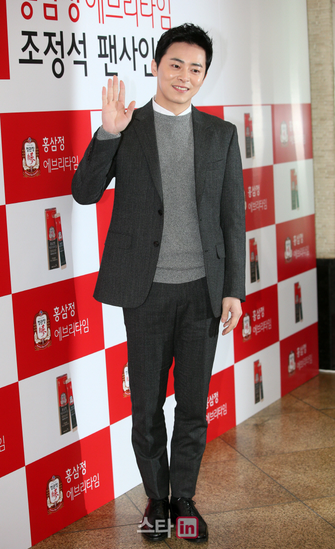 [포토]조정석 '깔끔한 스타일!'