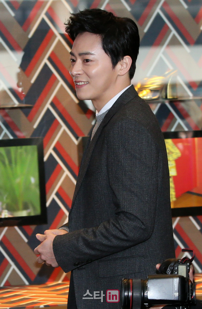 [포토]조정석 '훈훈한 미소로 입장~'