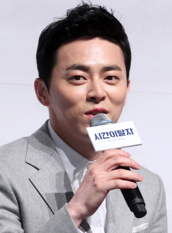 `시간이탈자` 조정석 "시나리오 처음부터 재밌었다, 자신 있다"