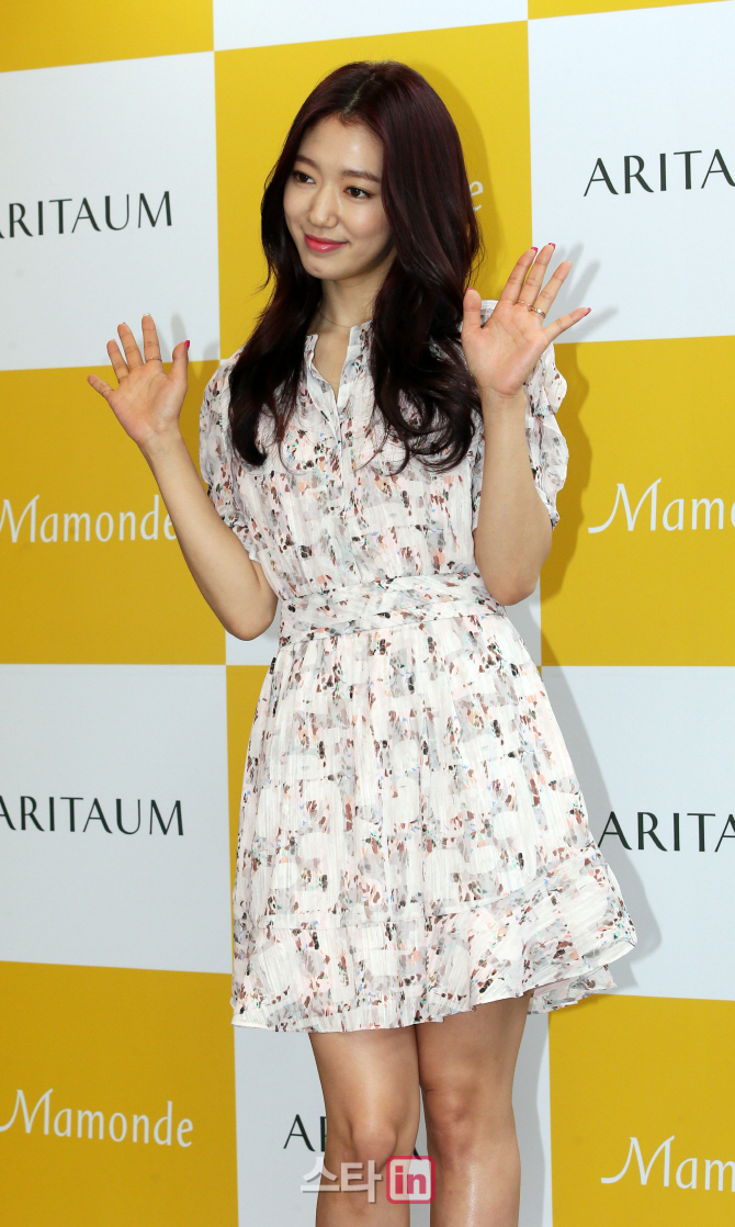 [포토]박신혜 '두 손 인사'
