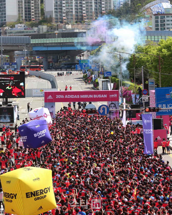 [포토]2016 아디다스 마이런 부산 마라톤대회 '달려볼까요?'