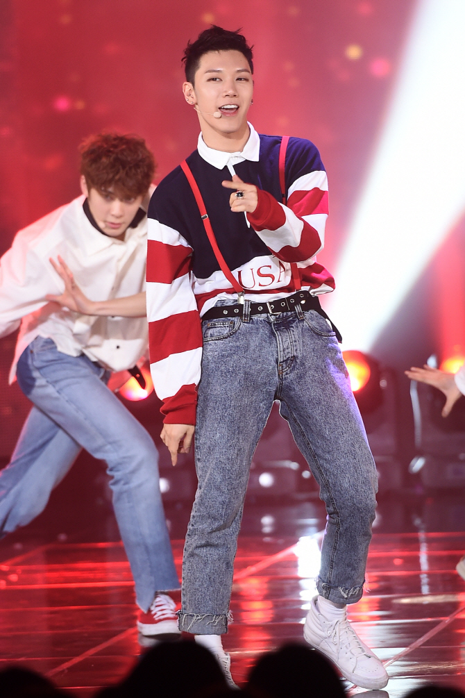 NCT U 텐, '무대에서 매력 발산~'