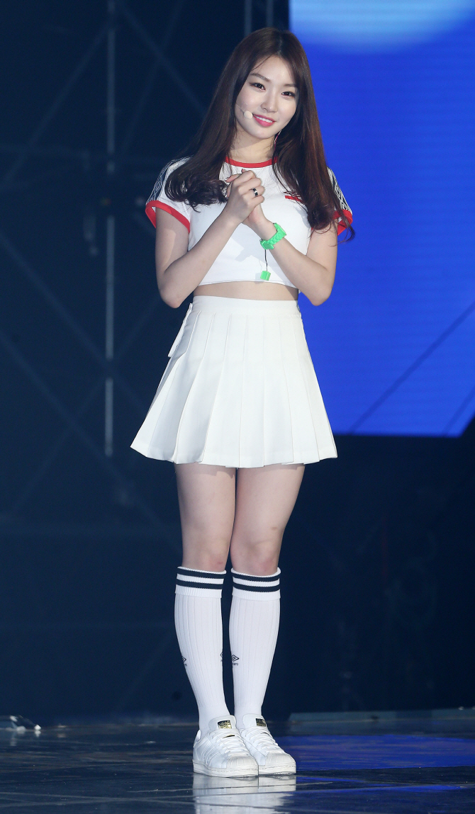 [포토] 김청하, '많이 사랑해주세요'