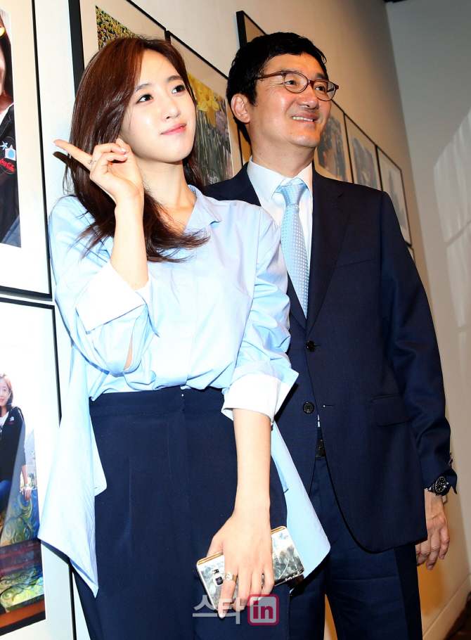[포토]티아라 은정, '조세현 사진작가와 찰칵!'
