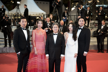 평점 2.2점 받은 박찬욱 신작 '아가씨', 반응은 '글쎄'