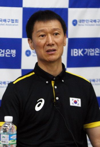'일본전 승리' 이정철 감독 "세대교체 효과보고 있다"