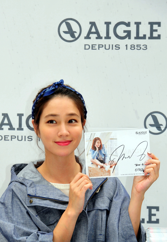 [포토] 이민정, '제 사인 어때요?'