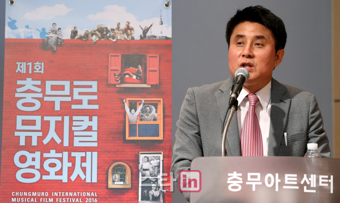 [포토]'제 1회 충무로 뮤지컬 영화제' 기자간담회 사회자 김홍준 감독