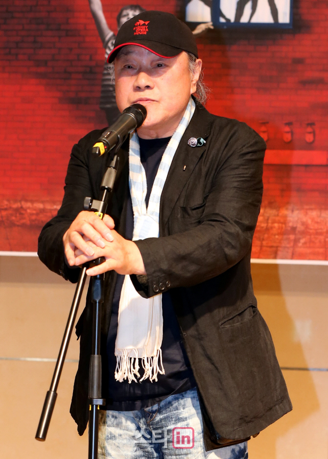 [포토]인사말하는 '제 1회 충무로 뮤지컬 영화제' 공동조직위원장 이장호 감독