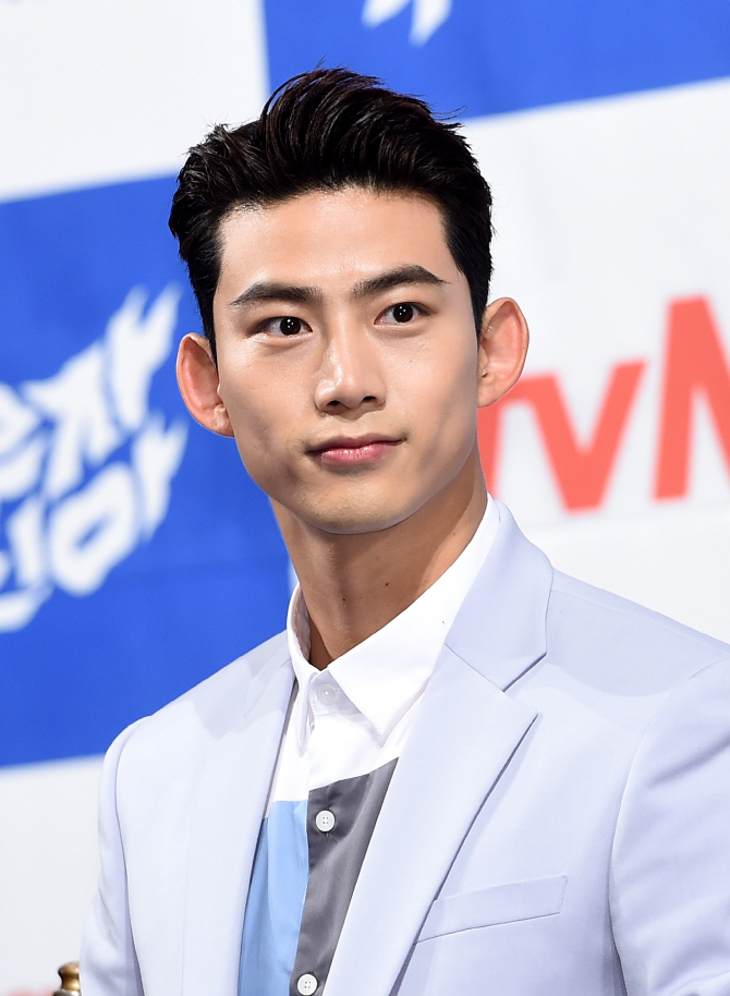 [포토] 옥택연, '잘생김이 잔뜩 묻었네~'