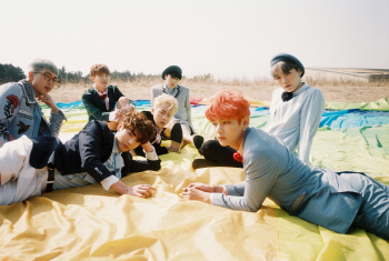 K팝 스타, 브렉시트 후 의문의 1승