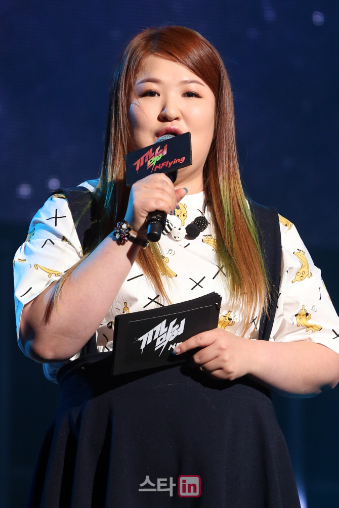 ‘부상’ 이국주 측 “통증 호소…재검사 후 스케줄 조정”