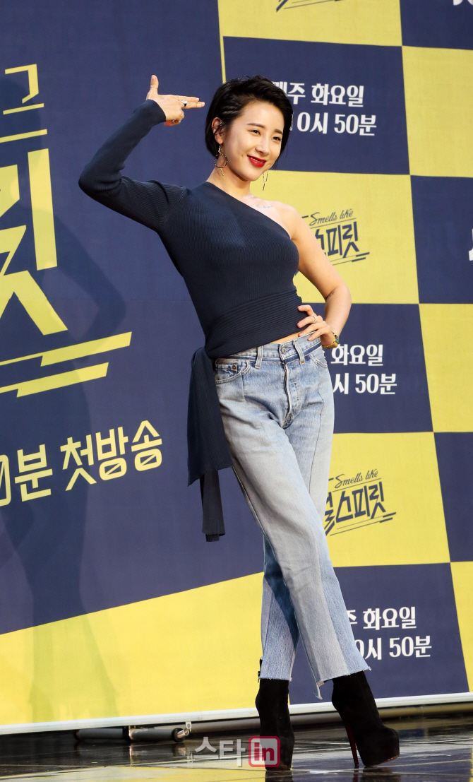 [포토]서인영 '이건 무슨 포즈?'