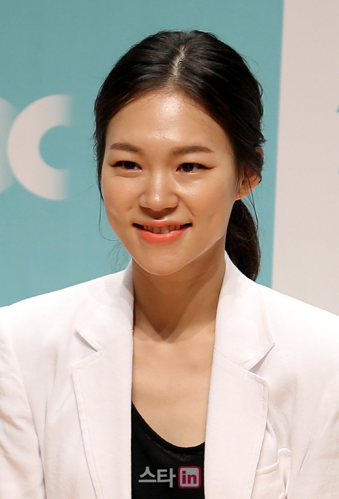 한예리 “‘청춘시대’ 배우끼리 질투? 우린 평화주의자”