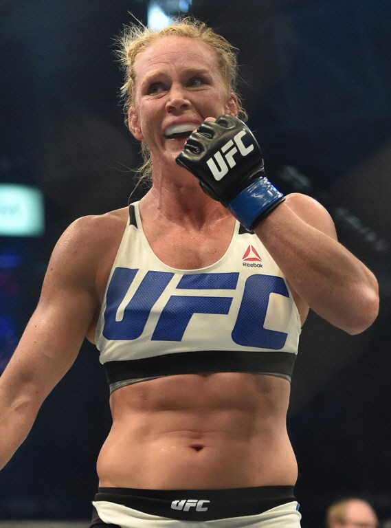 전 UFC 女챔피언 홀리 홈, 셰브첸코에 무릎...UFC 2연패