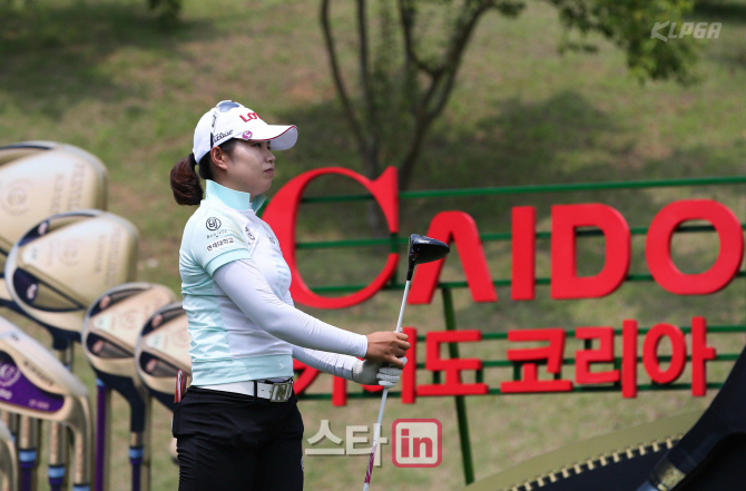 장수연, 폭염경보 뚫고 홀인원+이글…1R 공동선두