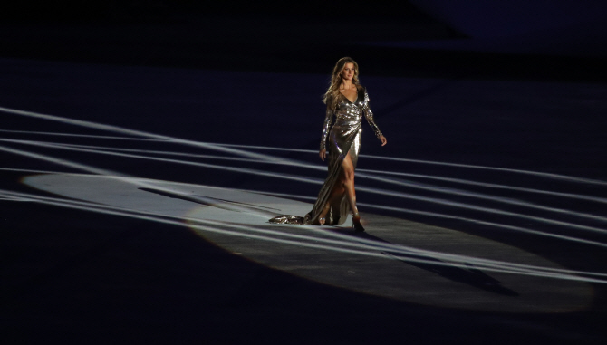 [포토] <올림픽> 톱모델 지젤 번천의 화려한 워킹