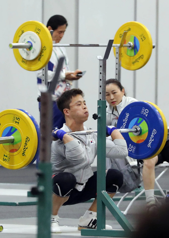 [포토] 역도 윤진희 '우리 남편 파이팅'