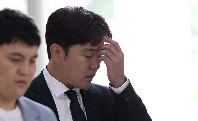 공판 출석하는 슈퍼주니어 멤버 강인