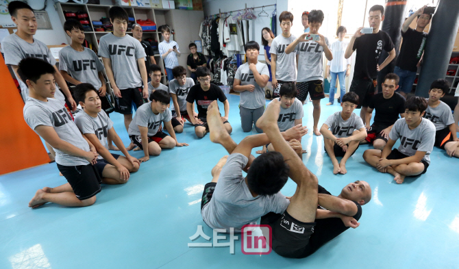 [포토]MMA 천재 BJ 펜의 기술을 배우자!