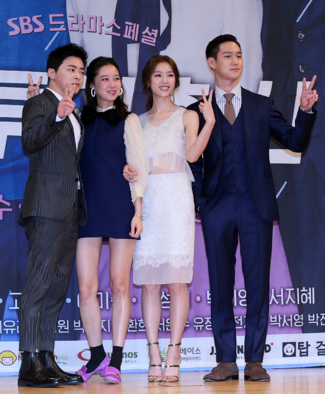 [포토]'질투의 화신 브이~'